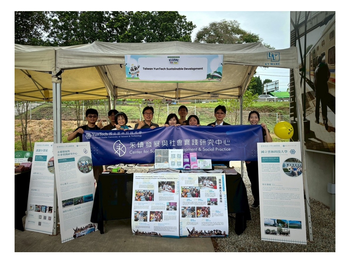 雲科大與台灣代表團於市集攤位合影