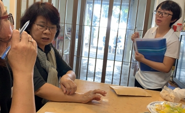 失智症長者關懷：懷舊故事與圖像遊戲
