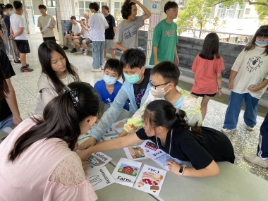 兒童英文教學教學參訪-至保長國小進行英文遊戲闖關