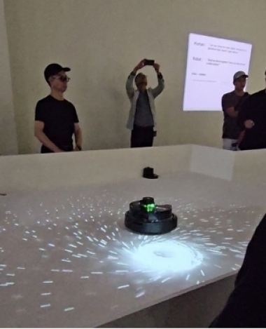 流動意識 DANCING WITH ROBOTS