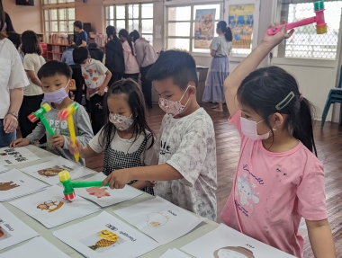 初級寫作(二)教學參訪-至新光國小進行英文遊戲闖關